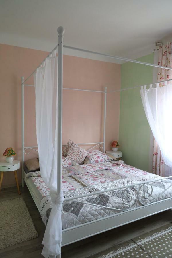 Apartment Viktoria Путтлинген Экстерьер фото